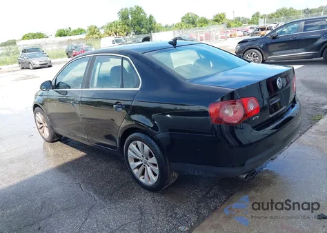 2009 Volkswagen Jetta Se/Sel from USA, damaged, VIN 3VWRM71K89M065383